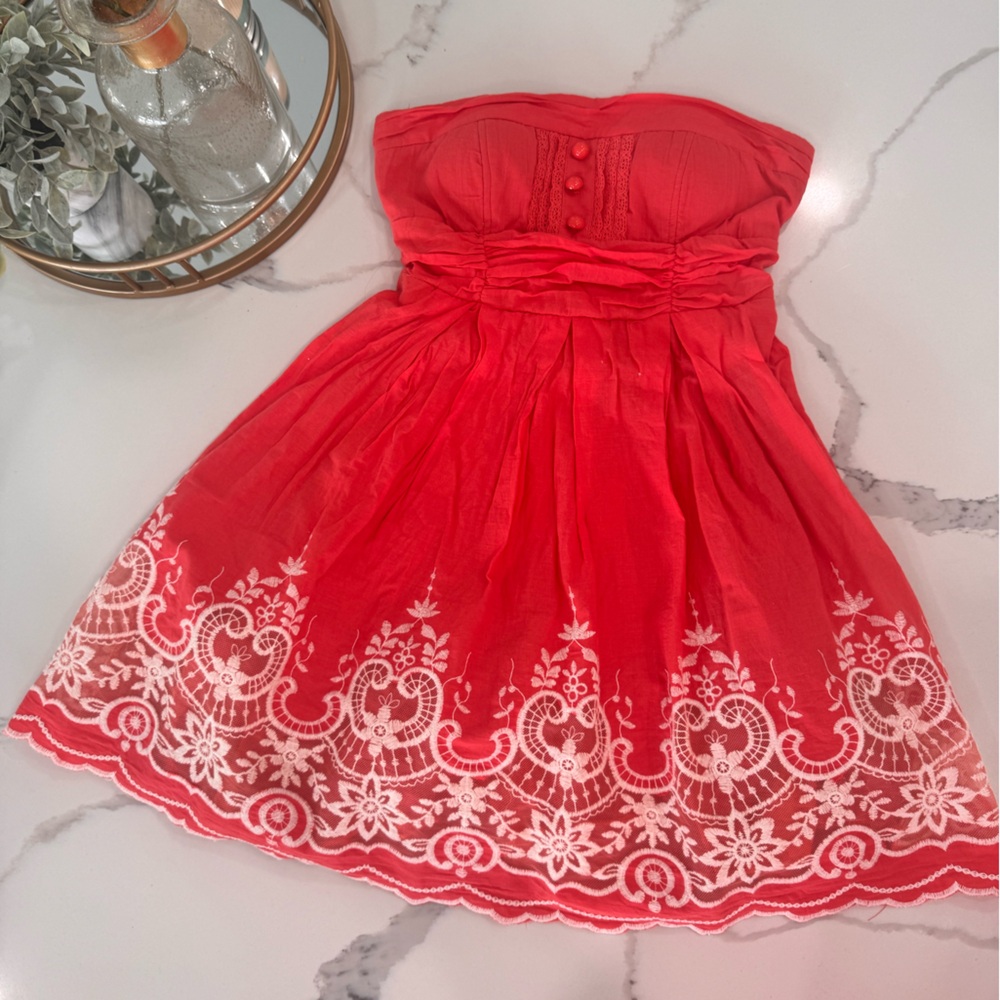 Strapless Peach Dress w gorgeous lace trim - Size 5 Juniors or XS Adult